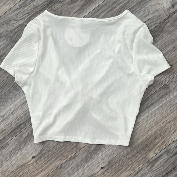 Off White Lightweight Short Sleeve Crop Top Shirt - Picture 2 of 3